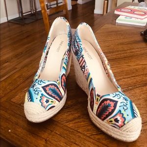 EUC Nine West Paisley Print Wedge Heels Size 8M
